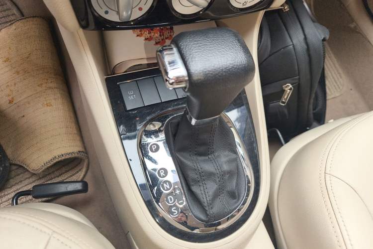 Used Volkswagen Lavida 2008 1.6L Automatic Prestige Edition Gear Lever
