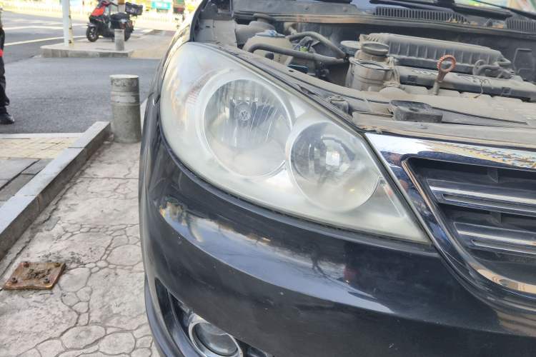 Used Volkswagen Lavida 2008 1.6L Automatic Prestige Edition Right Front Headlight