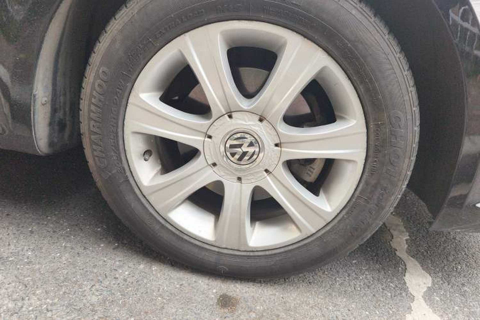Used Volkswagen Lavida 2008 1.6L Automatic Prestige Edition Right Front Wheel Hub