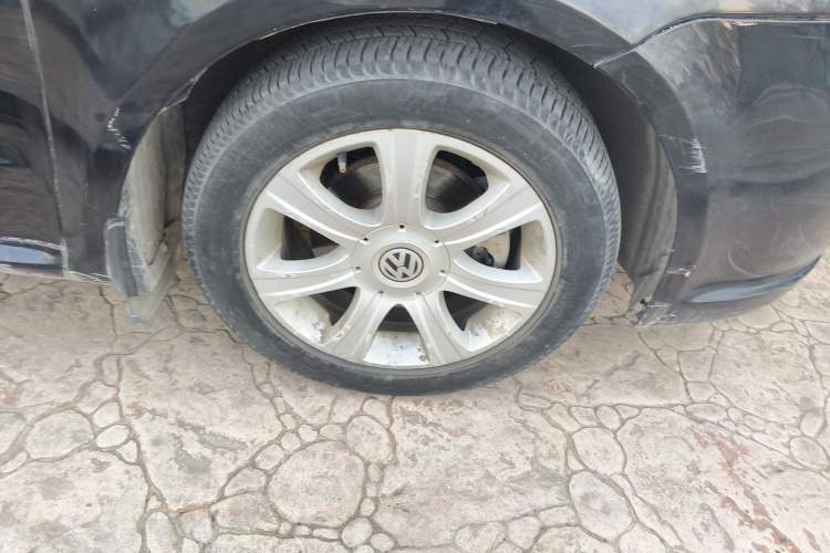 Used Volkswagen Lavida 2008 1.6L Automatic Prestige Edition Right Front Wheel Hub