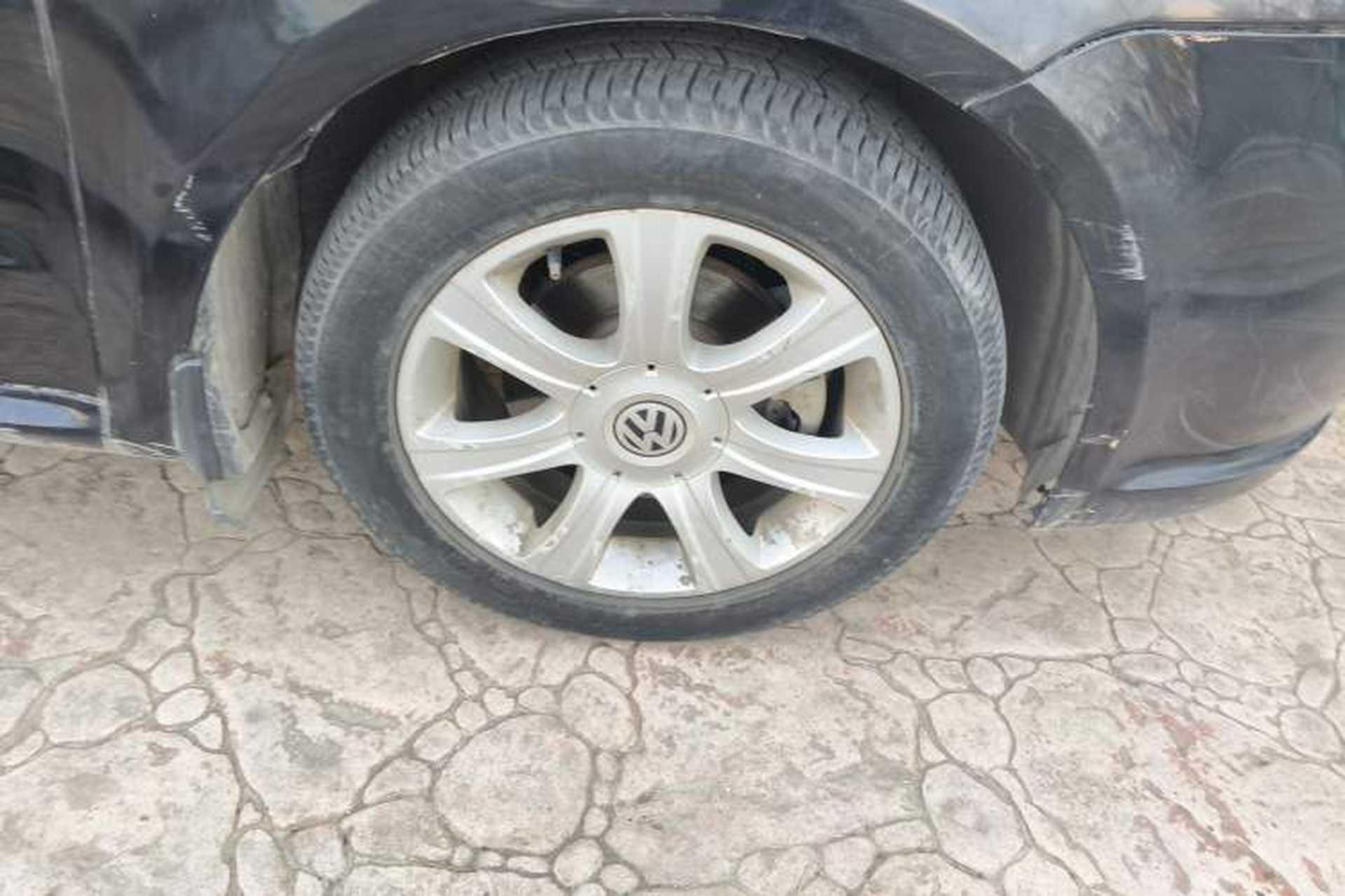 Used Volkswagen Lavida 2008 1.6L Automatic Prestige Edition Right Front Wheel Hub