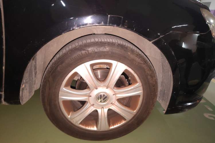 Used Volkswagen Lavida 2008 1.6L Manual Premium Edition Right Front Wheel Hub