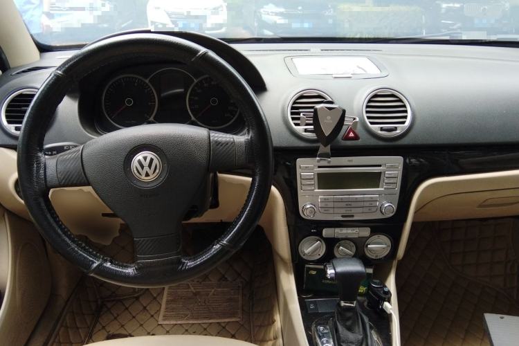 Used Volkswagen Lavida 2008 2.0L Automatic Premium Edition Center Console