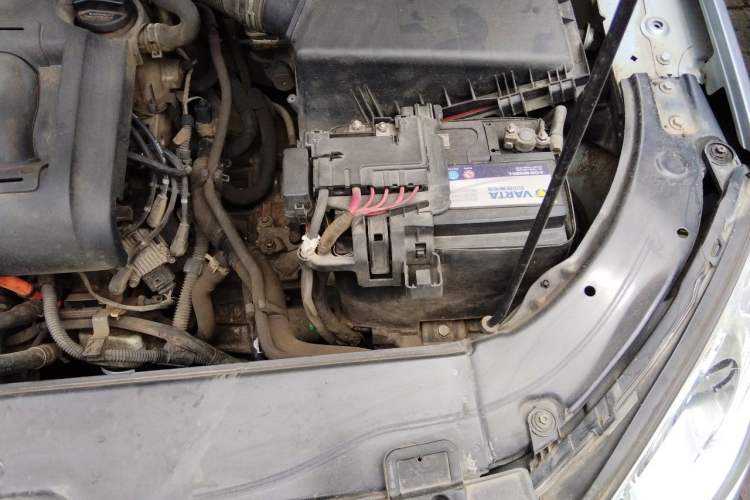 Used Volkswagen Lavida 2008 2.0L Automatic Premium Edition Engine Bay Left