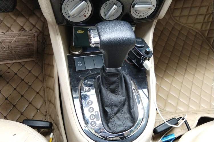 Used Volkswagen Lavida 2008 2.0L Automatic Premium Edition Gear Lever