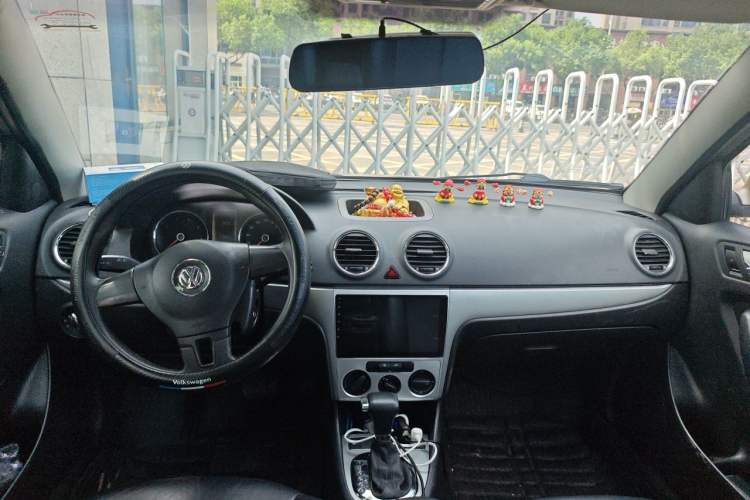 Used Volkswagen Lavida 2008 1.6L Automatic Prestige Edition Center Console