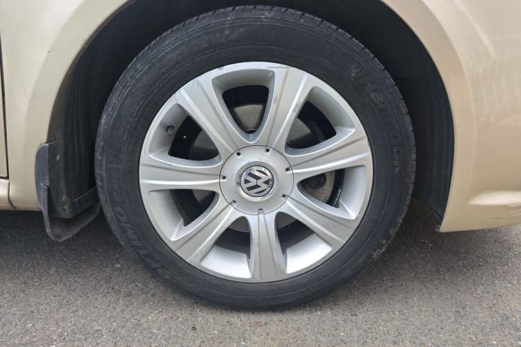 Used Volkswagen Lavida 2008 1.6L Automatic Prestige Edition Right Front Wheel Hub