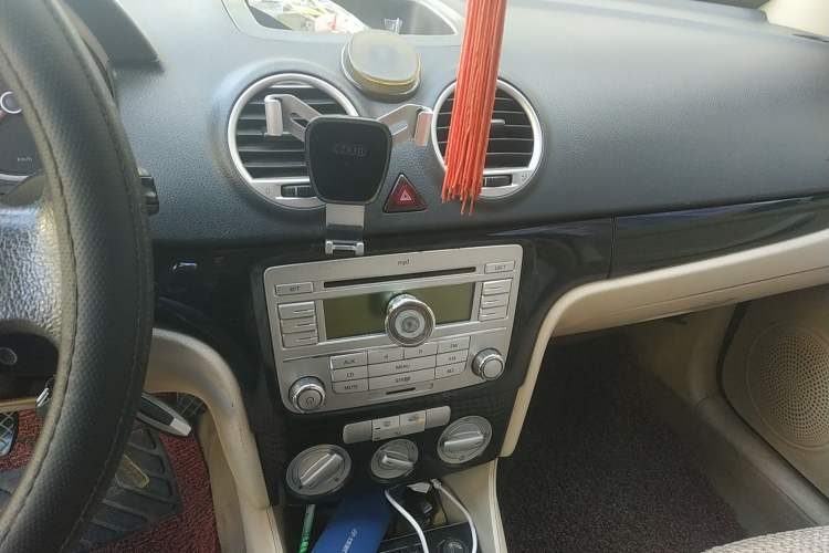 Used Volkswagen Lavida 2008 1.6L Manual Premium Edition Audio And AC Panel