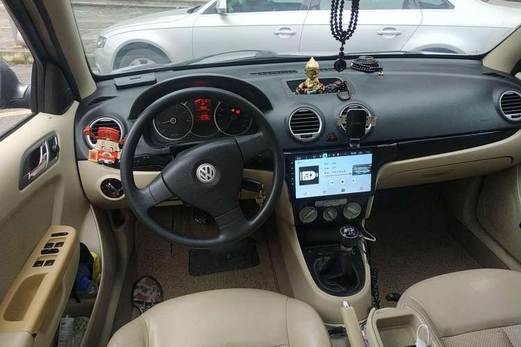 Used Volkswagen Lavida 2008 1.6L Manual Premium Edition Center Console