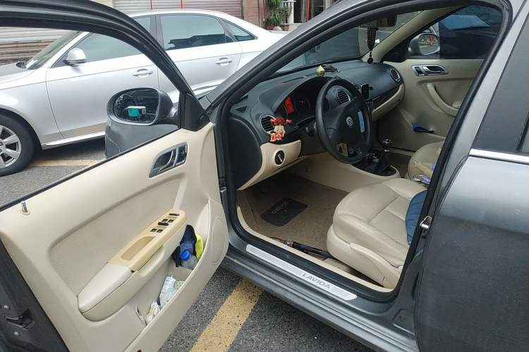 Used Volkswagen Lavida 2008 1.6L Manual Premium Edition Driver Seat