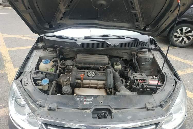 Used Volkswagen Lavida 2008 1.6L Manual Premium Edition Engine Bay