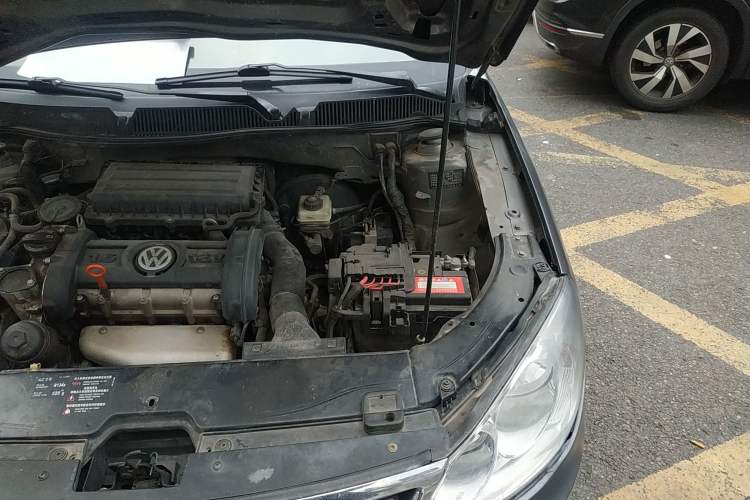 Used Volkswagen Lavida 2008 1.6L Manual Premium Edition Engine Bay Left