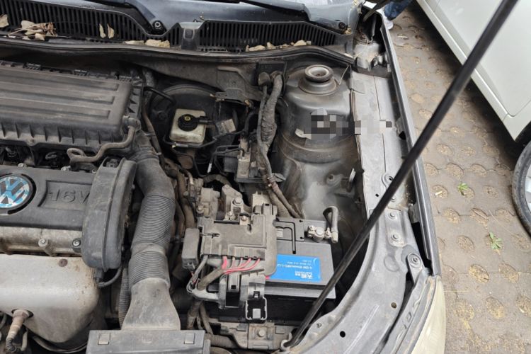 Used Volkswagen Lavida 2008 1.6L Automatic Prestige Edition Engine Bay Left
