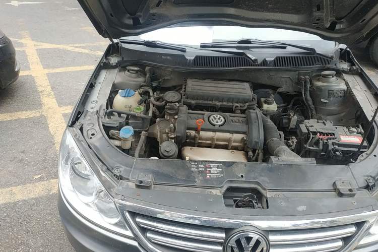 Used Volkswagen Lavida 2008 1.6L Manual Premium Edition Engine Bay Right