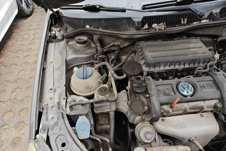 Used Volkswagen Lavida 2008 1.6L Automatic Prestige Edition Engine Bay Right
