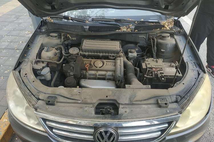 Used Volkswagen Lavida 2008 1.6L Manual Premium Edition Engine Bay