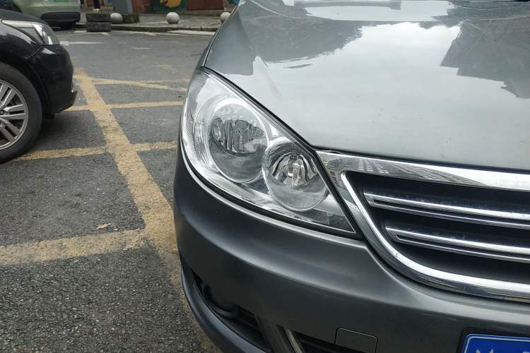 Used Volkswagen Lavida 2008 1.6L Manual Premium Edition Right Front Headlight