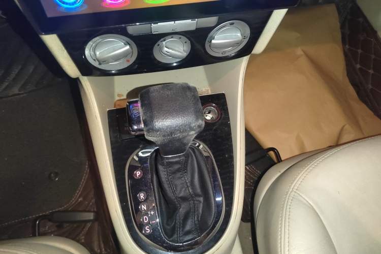 Used Volkswagen Lavida 2008 1.6L Automatic Prestige Edition Gear Lever