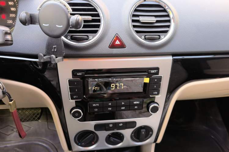Used Volkswagen Lavida 2008 1.6L Automatic Prestige Edition Audio And AC Panel