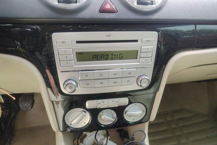 Used Volkswagen Lavida 2008 1.6L Manual Joyful Edition Audio And AC Panel