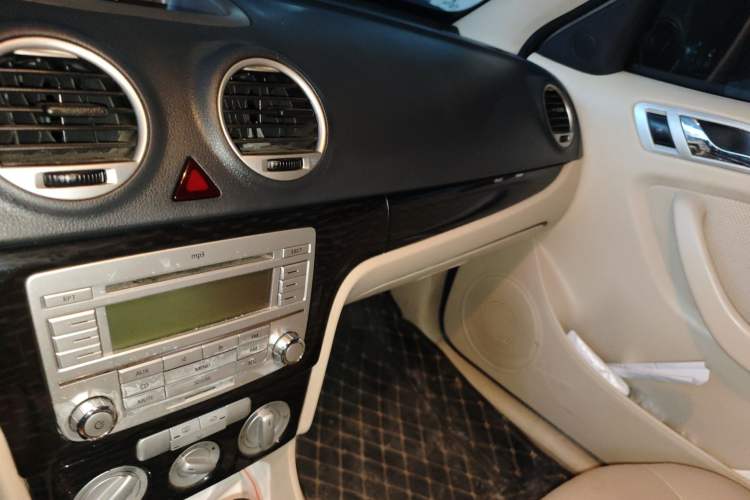 Used Volkswagen Lavida 2008 1.6L Automatic Prestige Edition Audio And AC Panel