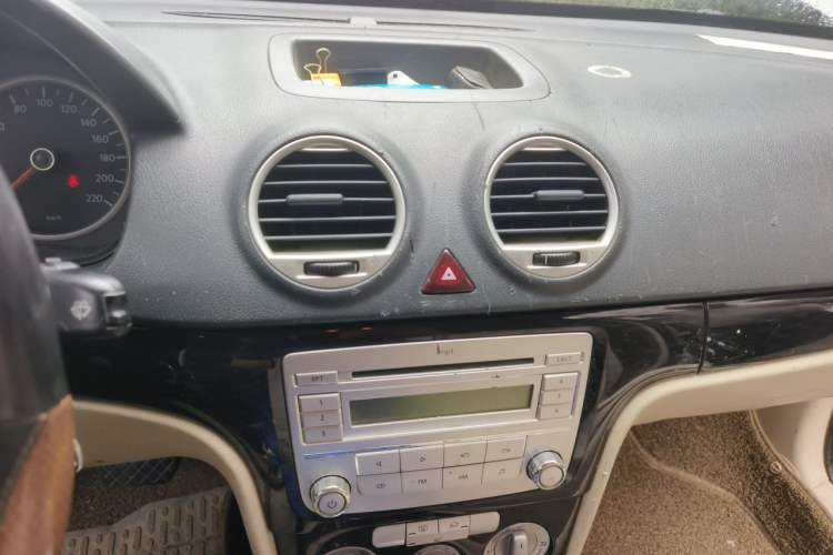 Used Volkswagen Lavida 2008 1.6L Automatic Joy Edition Audio And AC Panel