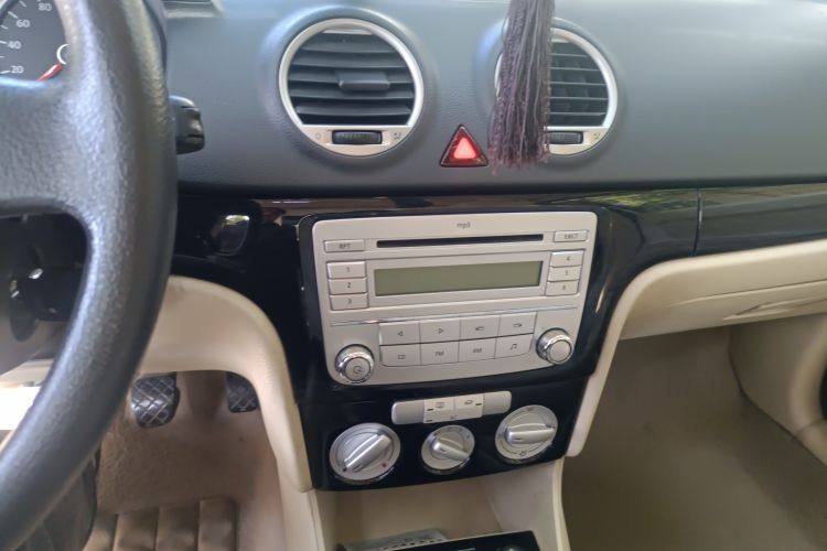 Used Volkswagen Lavida 2008 1.6L Manual Premium Edition Audio And AC Panel