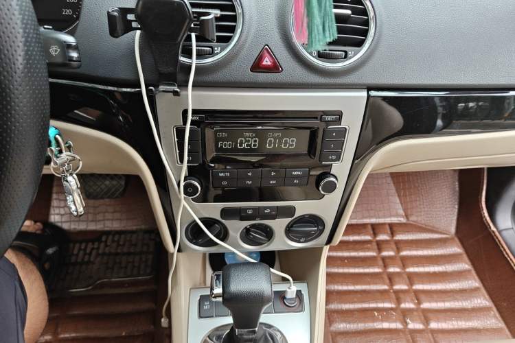Used Volkswagen Lavida 2008 1.6L Automatic Prestige Edition Audio And AC Panel