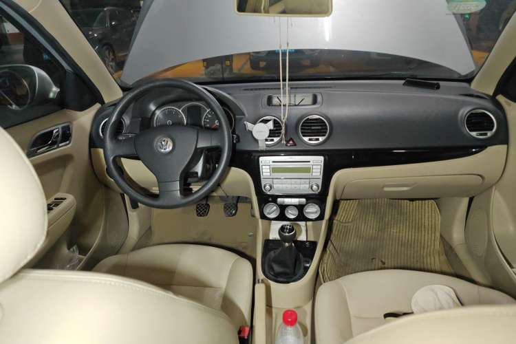 Used Volkswagen Lavida 2008 1.6L Manual Premium Edition Center Console