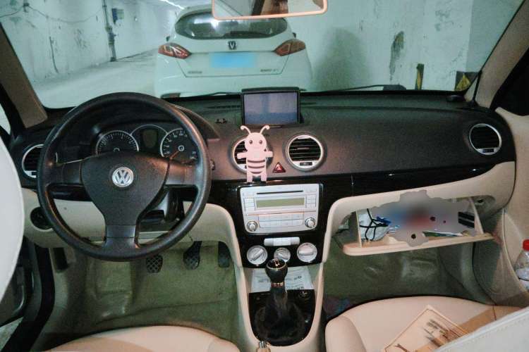 Used Volkswagen Lavida 2008 1.6L Manual Premium Edition Center Console
