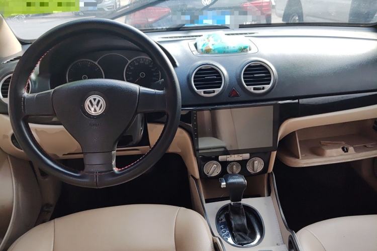 Used Volkswagen Lavida 2008 1.6L Automatic Joy Edition Center Console
