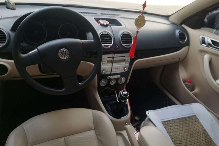 Used Volkswagen Lavida 2008 1.6L Manual Premium Edition Center Console