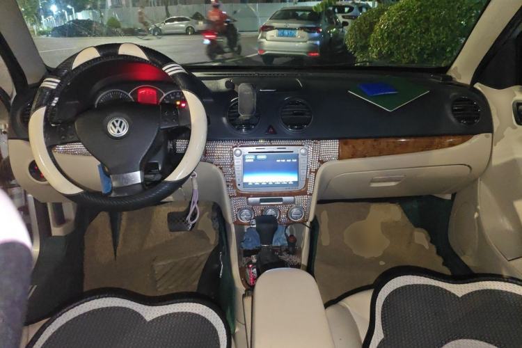 Used Volkswagen Lavida 2008 1.6L Automatic Prestige Edition Center Console