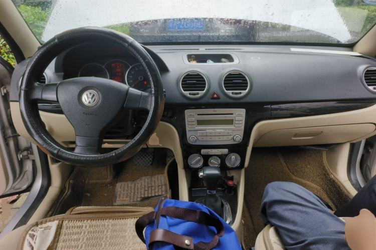 Used Volkswagen Lavida 2008 1.6L Automatic Joy Edition Center Console