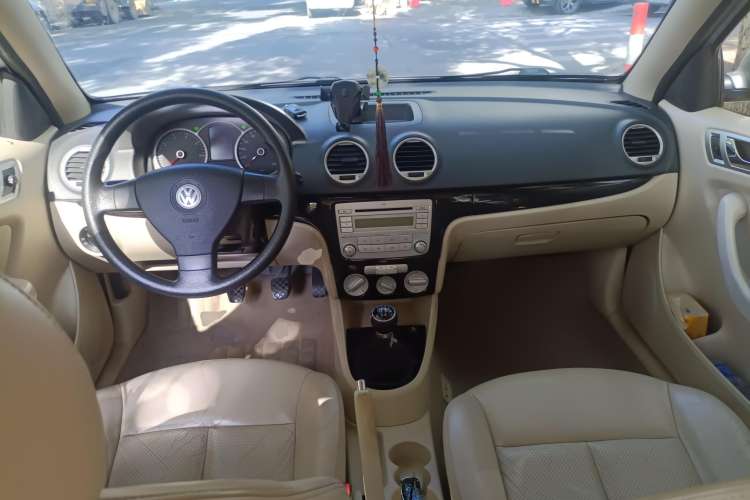 Used Volkswagen Lavida 2008 1.6L Manual Premium Edition Center Console