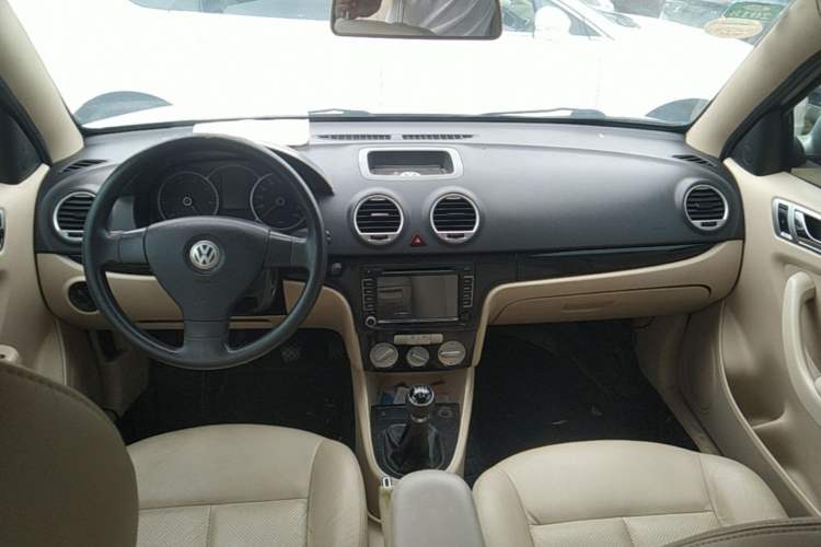 Used Volkswagen Lavida 2008 1.6L Manual Premium Edition Center Console