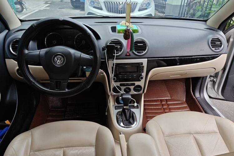 Used Volkswagen Lavida 2008 1.6L Automatic Prestige Edition Center Console