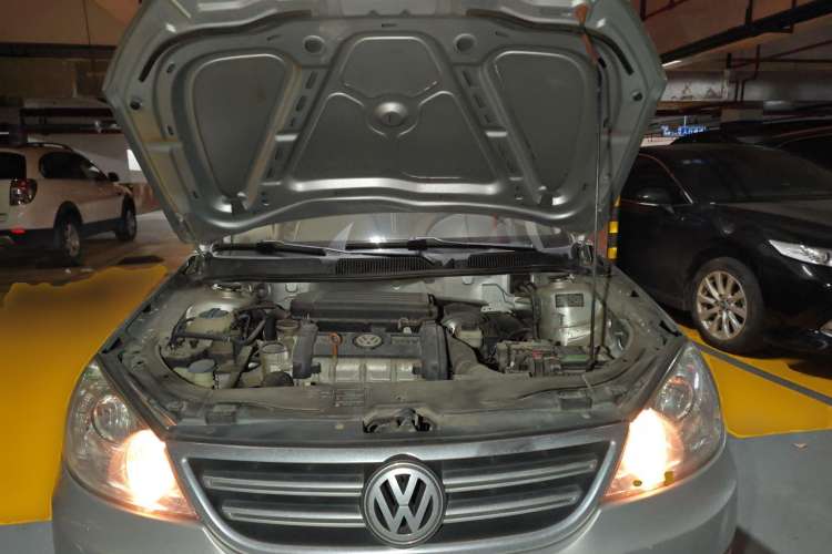 Used Volkswagen Lavida 2008 1.6L Manual Premium Edition Engine Bay