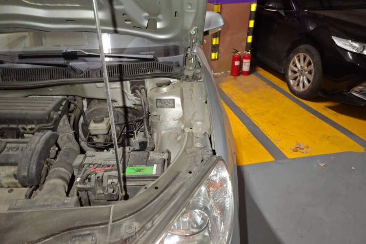 Used Volkswagen Lavida 2008 1.6L Manual Premium Edition Engine Bay Left