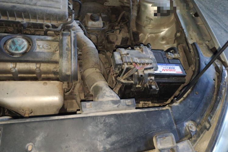 Used Volkswagen Lavida 2008 1.6L Automatic Prestige Edition Engine Bay Left