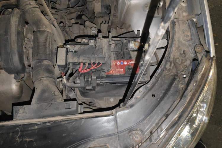 Used Volkswagen Lavida 2008 1.6L Automatic Prestige Edition Engine Bay Left