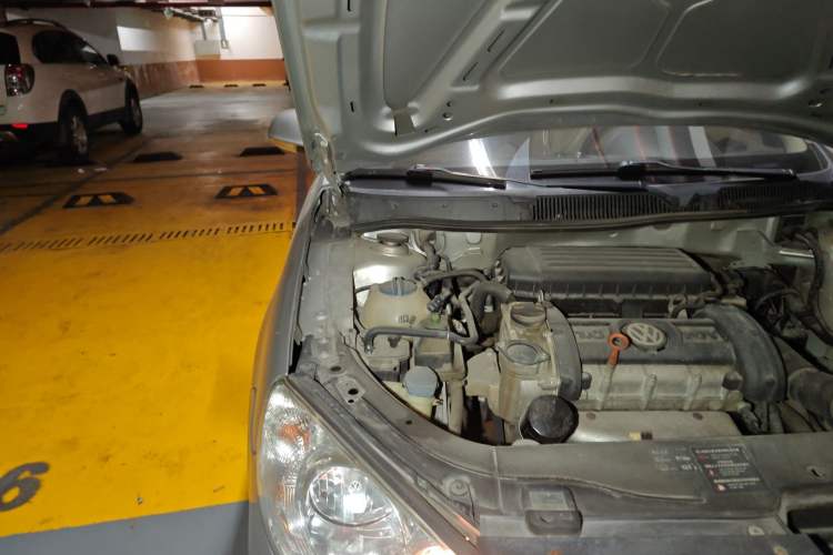 Used Volkswagen Lavida 2008 1.6L Manual Premium Edition Engine Bay Right