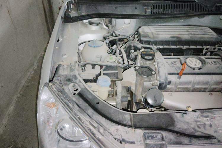 Used Volkswagen Lavida 2008 1.6L Manual Premium Edition Engine Bay Right