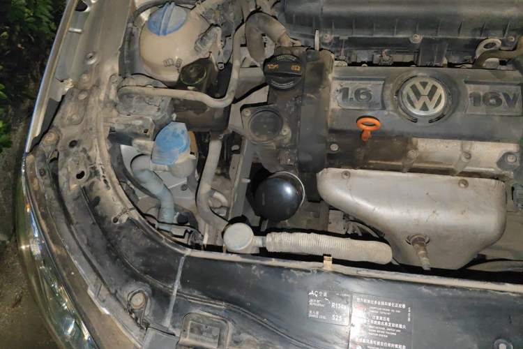 Used Volkswagen Lavida 2008 1.6L Automatic Prestige Edition Engine Bay Right