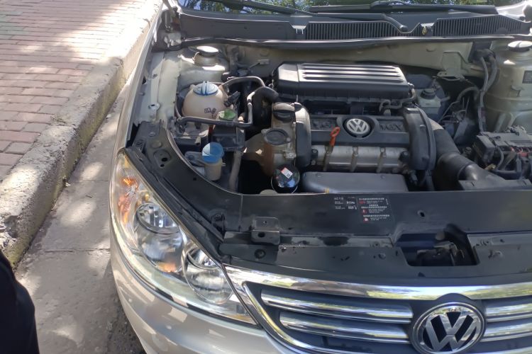 Used Volkswagen Lavida 2008 1.6L Manual Premium Edition Engine Bay Right