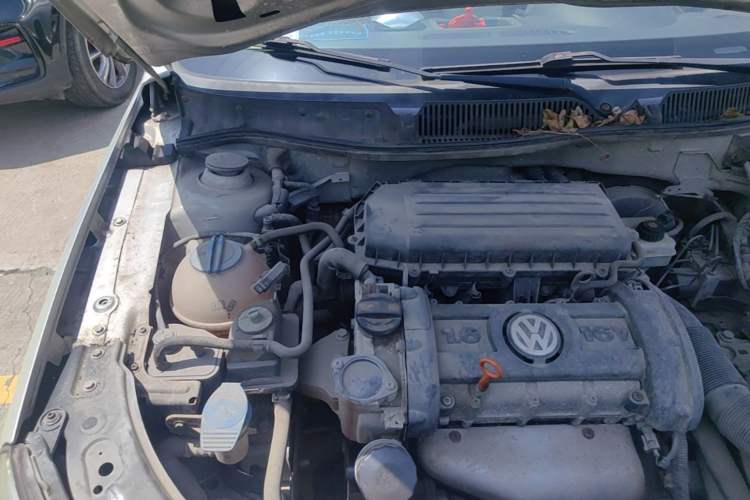 Used Volkswagen Lavida 2008 1.6L Manual Premium Edition Engine Bay Right