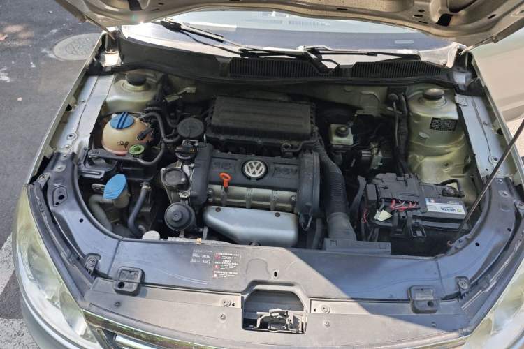Used Volkswagen Lavida 2008 1.6L Manual Premium Edition Engine Bay