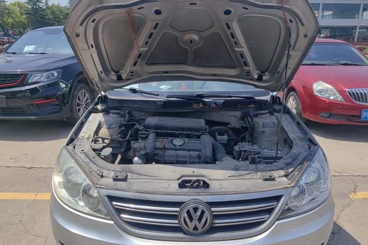 Used Volkswagen Lavida 2008 1.6L Manual Premium Edition Engine Bay