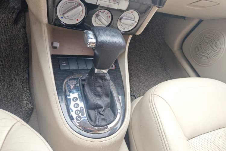 Used Volkswagen Lavida 2008 1.6L Automatic Prestige Edition Gear Lever
