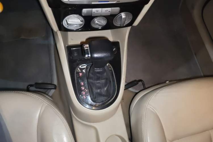 Used Volkswagen Lavida 2008 1.6L Automatic Prestige Edition Gear Lever